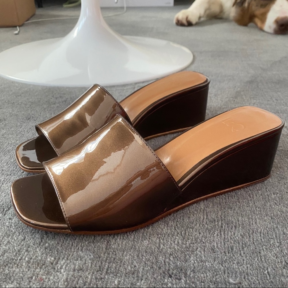 LOQ women patent leather wedges